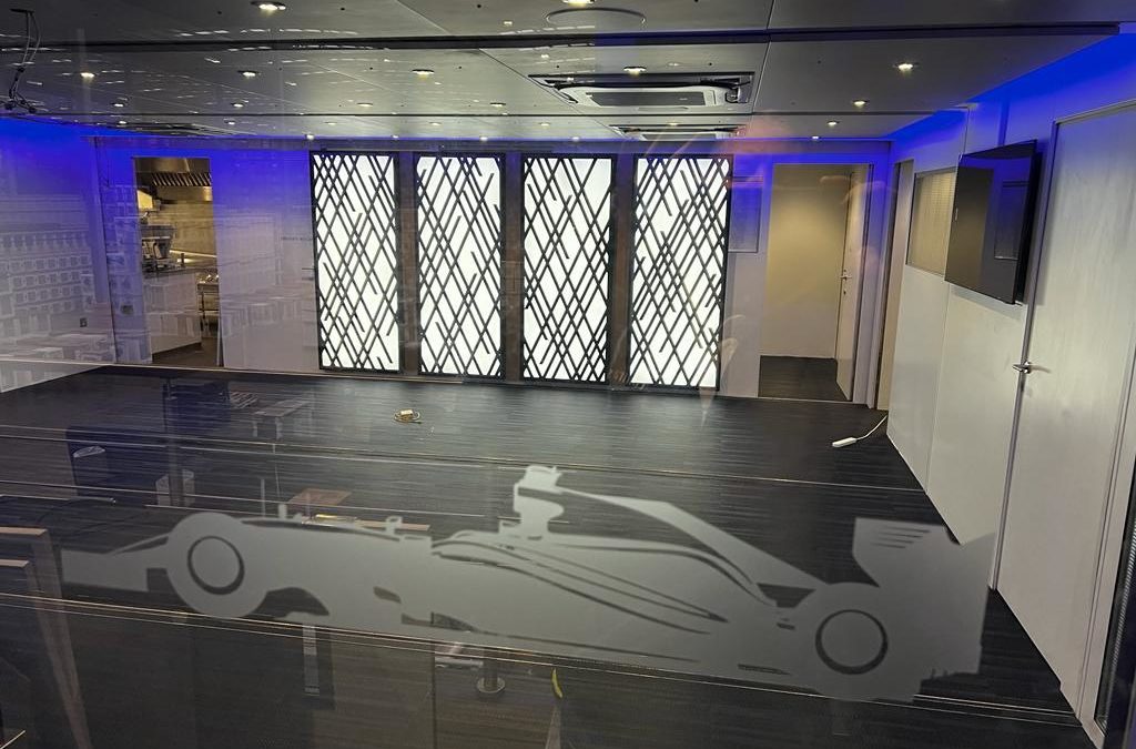 Adhesive-free flooring F1 motorhome 2022