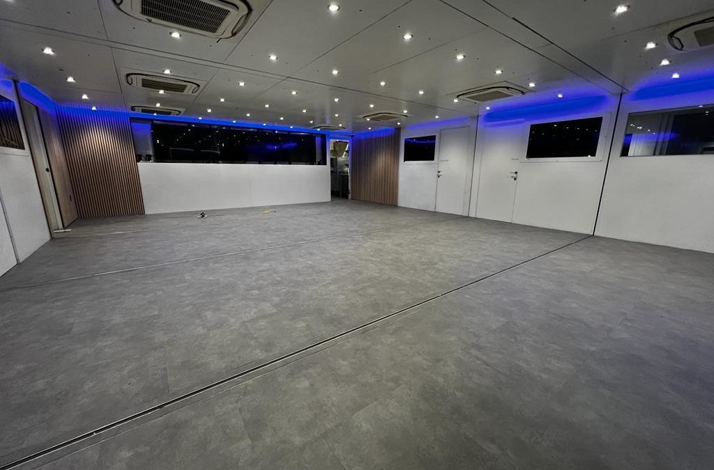 Adhesive-free flooring F1 motorhome 2022