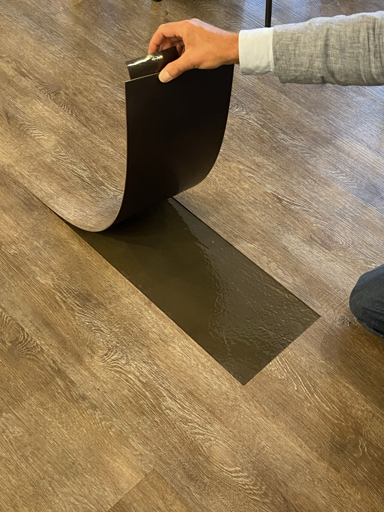 IOBAC adhesive-free flooring installation - easy uplift